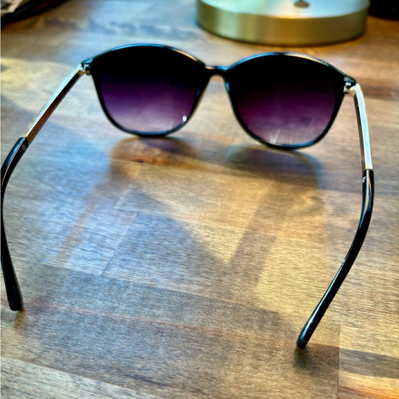 CHANEL sunglasses in original box with case - Picture 2 of 9